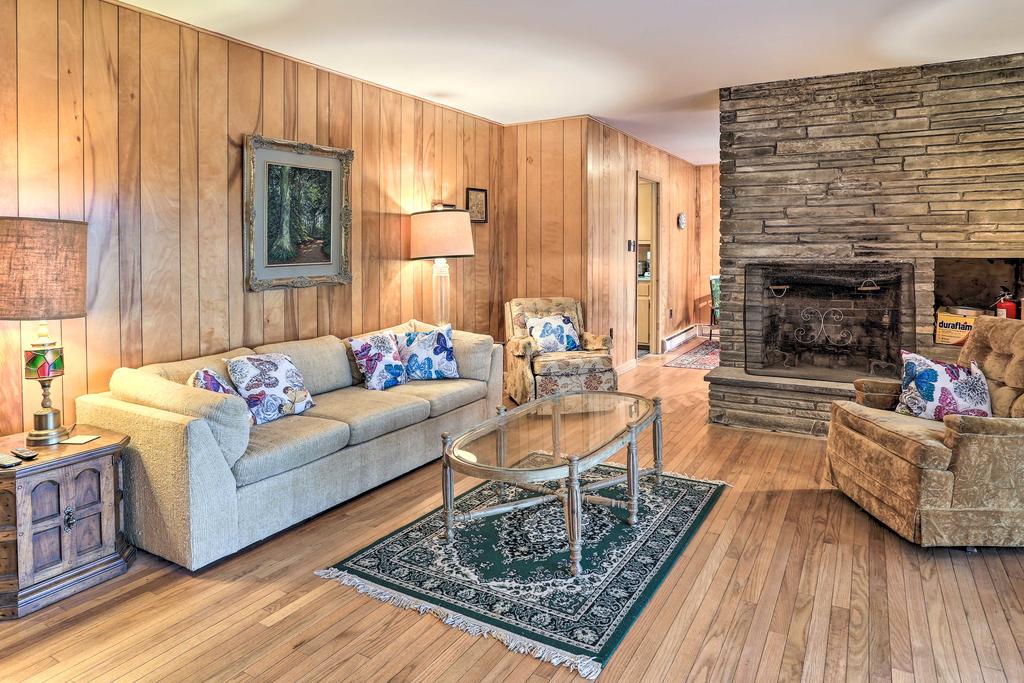 Lakefront Poconos House With Deck&Beach Access! - thumb 2