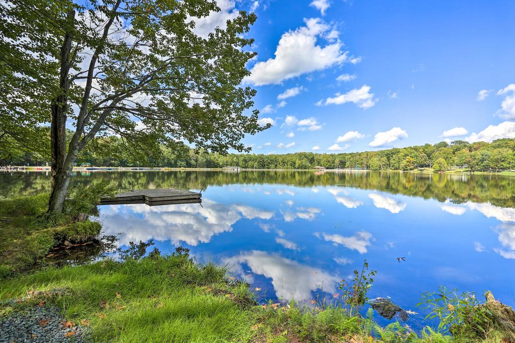 Lakefront Poconos House With Deck&Beach Access! - thumb 1