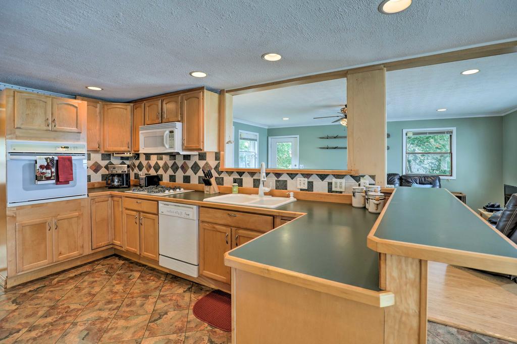 Lakefront Seneca Falls Home With Dock And Fire Pit - thumb 0