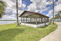 Lakefront Silver Springs Cabin- Great for Fishing USA Accommodation