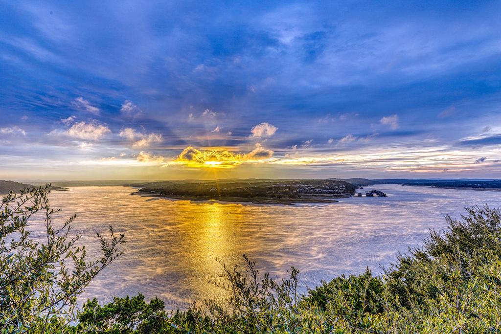 Lakeside Retreat - thumb 0