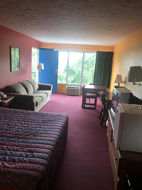 Lakeview Inn - thumb 2