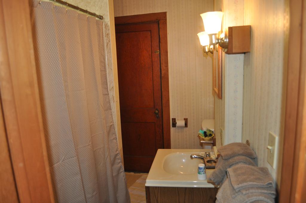 Lakewood Lodge & Restaurant - thumb 1