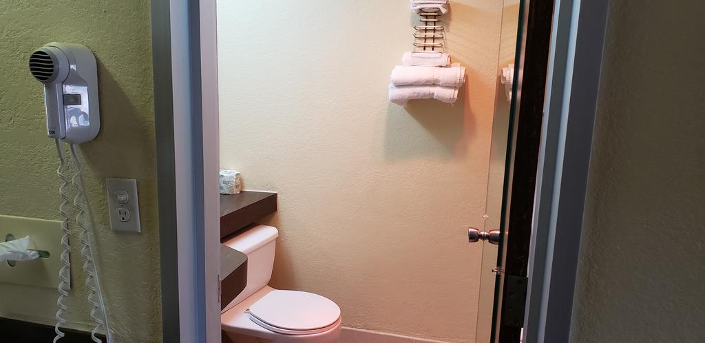 Landmark Inn - thumb 3