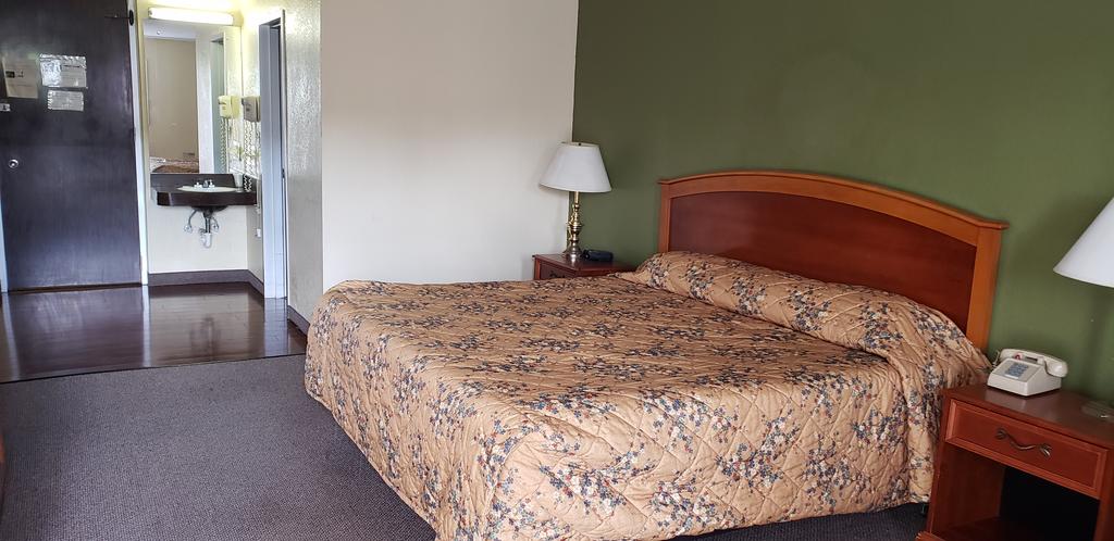 Landmark Inn - thumb 1