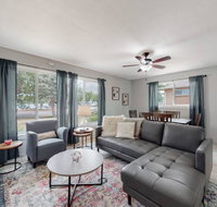 Large 6 Bedroom Chalet/Ski Theme Home - Tourism Bookings