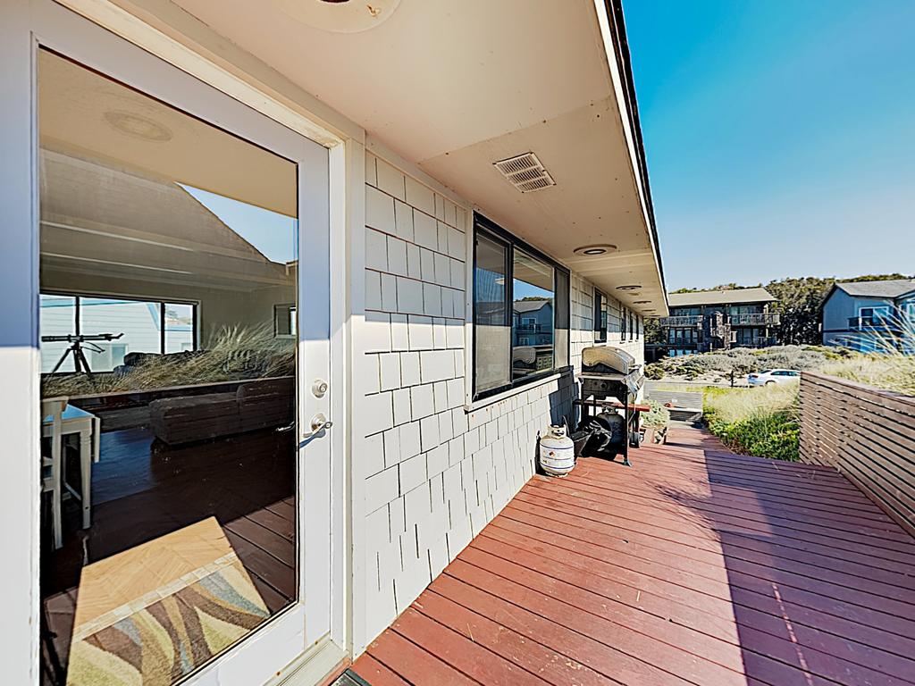 Large Beachfront Home W/ Wraparound Deck Home - thumb 3