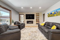 Large Family Home with Peaceful Deck and Backyard Hotels Santiago