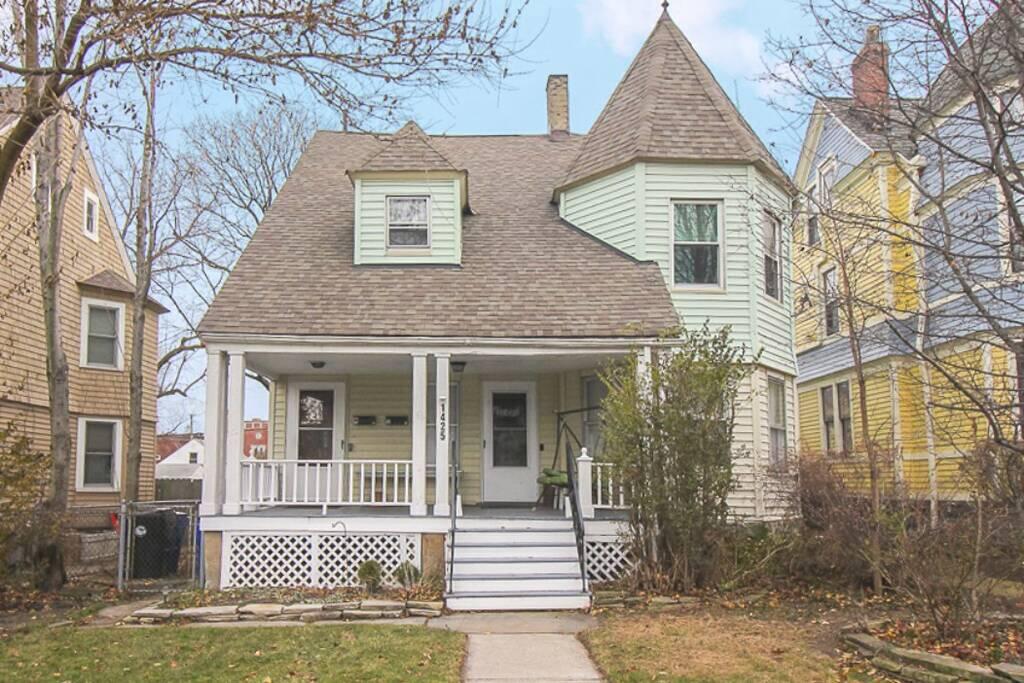 Large Home, Hip Area! Near Downtown - thumb 2