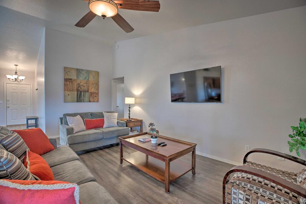 Large House With Hot Tub Less Than 5 Miles To UOPX Stadium! - thumb 3
