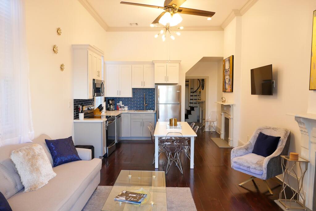Large Riverview Historic Location - thumb 0
