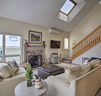 Large Ski-In and Out Black Mountain Abode with Fireplace! - Students Accommodation