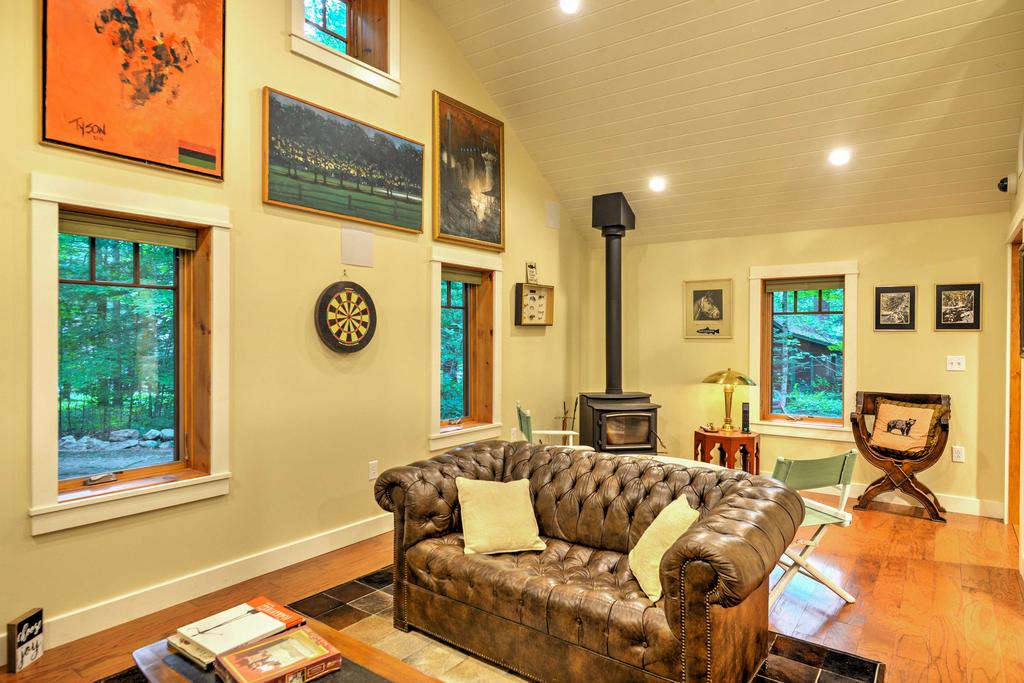 Laughlintown Cabin W/Deck, Fire Pit & Ski Lift! - thumb 3