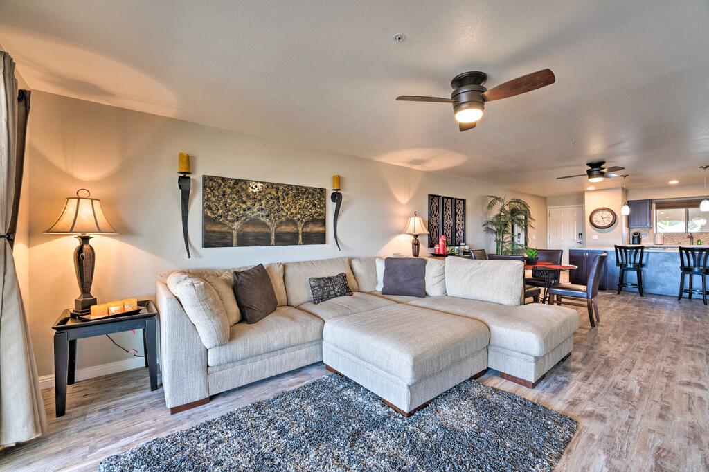 Lavish Lake Havasu Getaway With Spacious Balcony - thumb 3