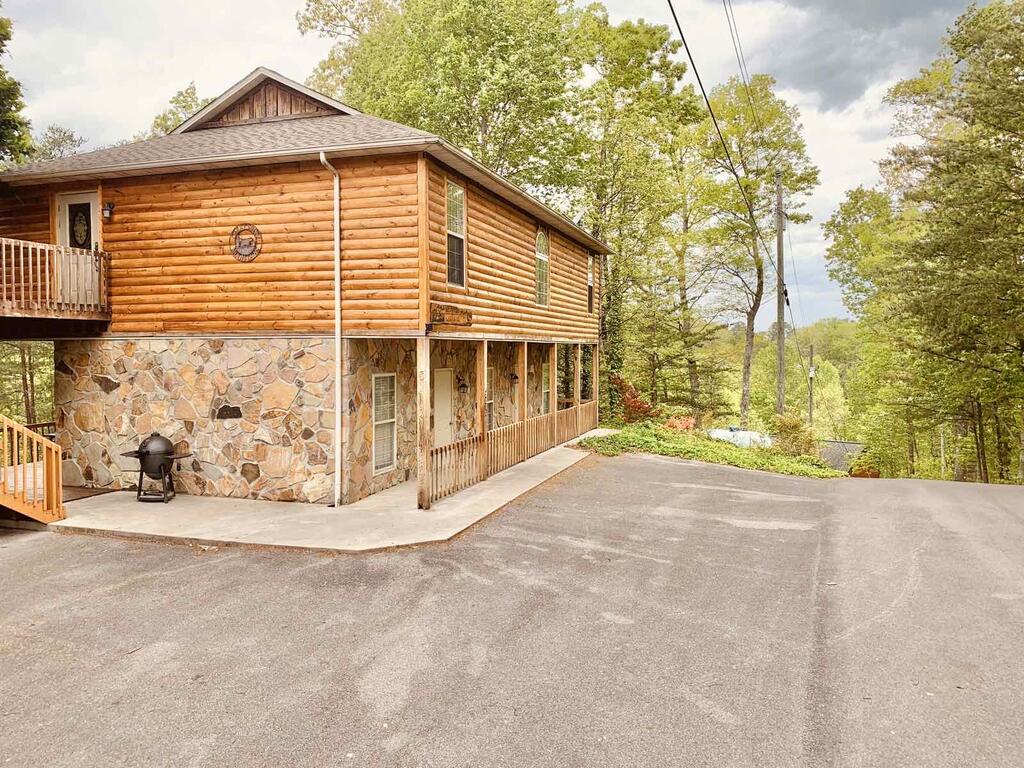 Lazy Bear Cabin - thumb 2