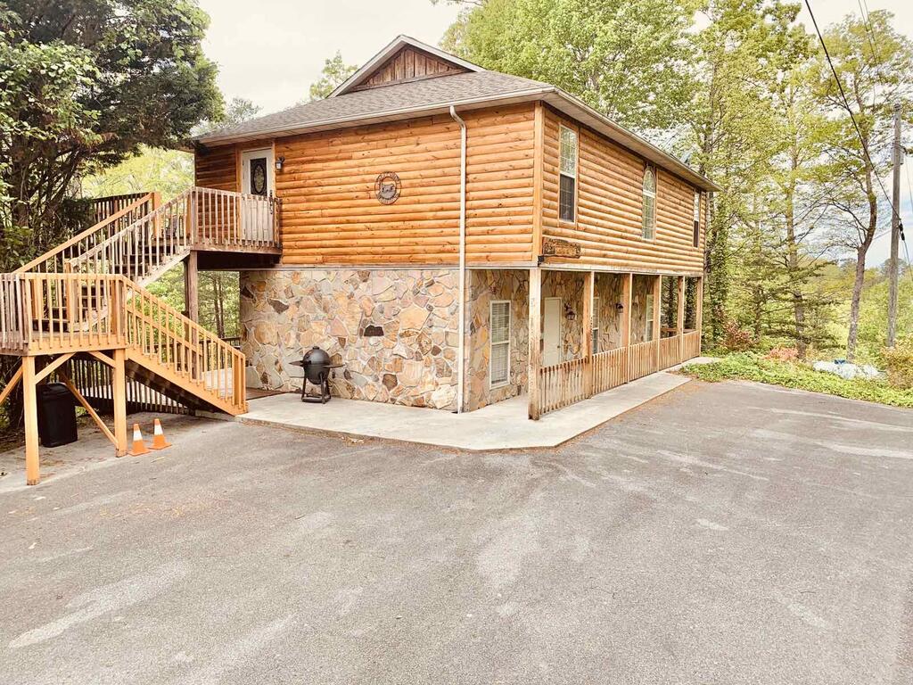 Lazy Bear Cabin - thumb 1