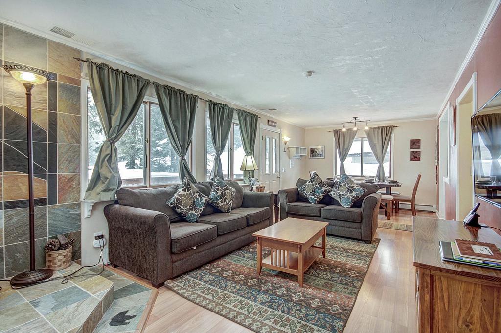 Lazy Dog Lodge Home - thumb 0