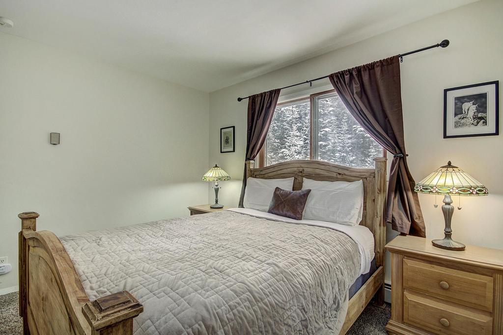 Lazy Dog Lodge Home - thumb 3