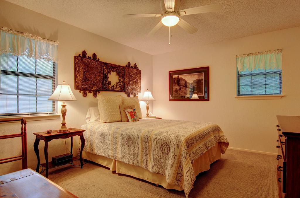 Leaning Oak PRD923 Home - thumb 2