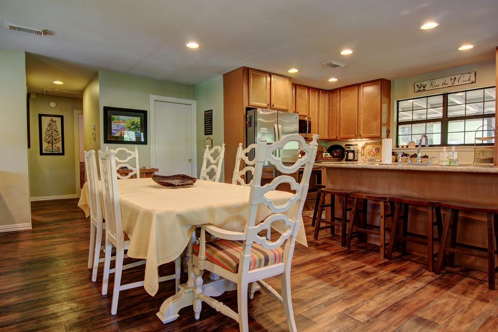 Leaning Oak PRD923 Home - thumb 1