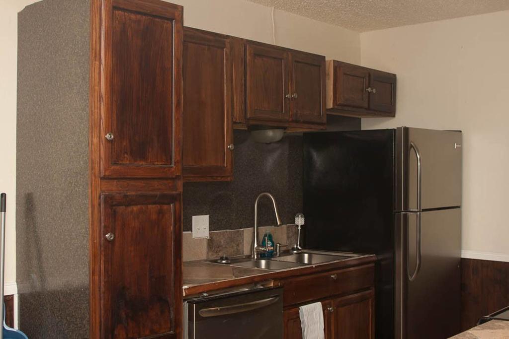 Less Than 1 Mile From Fort Sill 2 Bedrooms!!!! - thumb 3