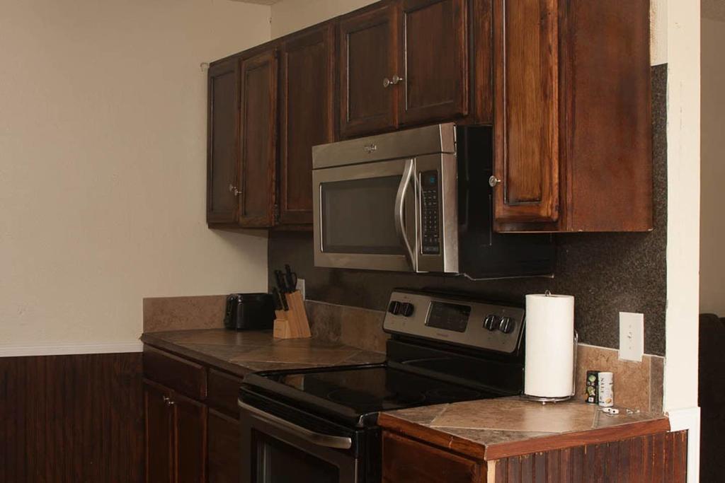 Less Than 1 Mile From Fort Sill 2 Bedrooms!!!! - thumb 1