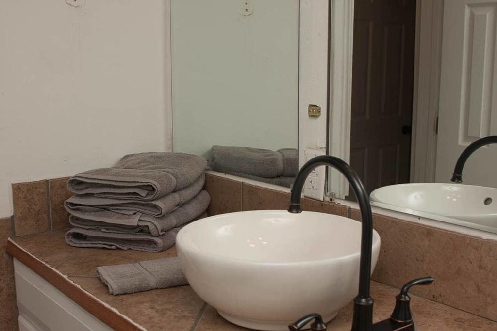 Less Than 1 Mile From Fort Sill 2 Bedrooms!!!! - thumb 0
