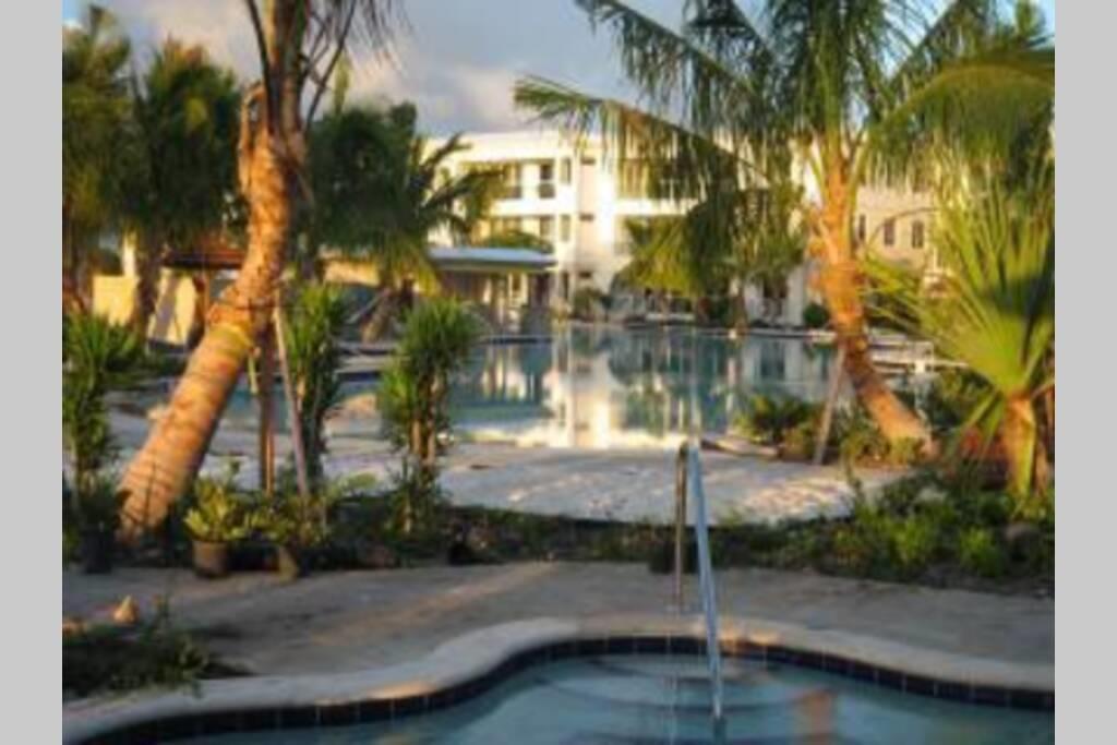 LICENSED MGR - 2/2 SUITE - KEY LARGO'S PREMIER OCEANFRONT RESORT AND MARINA! - thumb 2