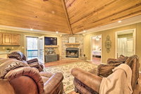 Little Bear Creek Home with Lake View Fire Pit Hotels Santiago