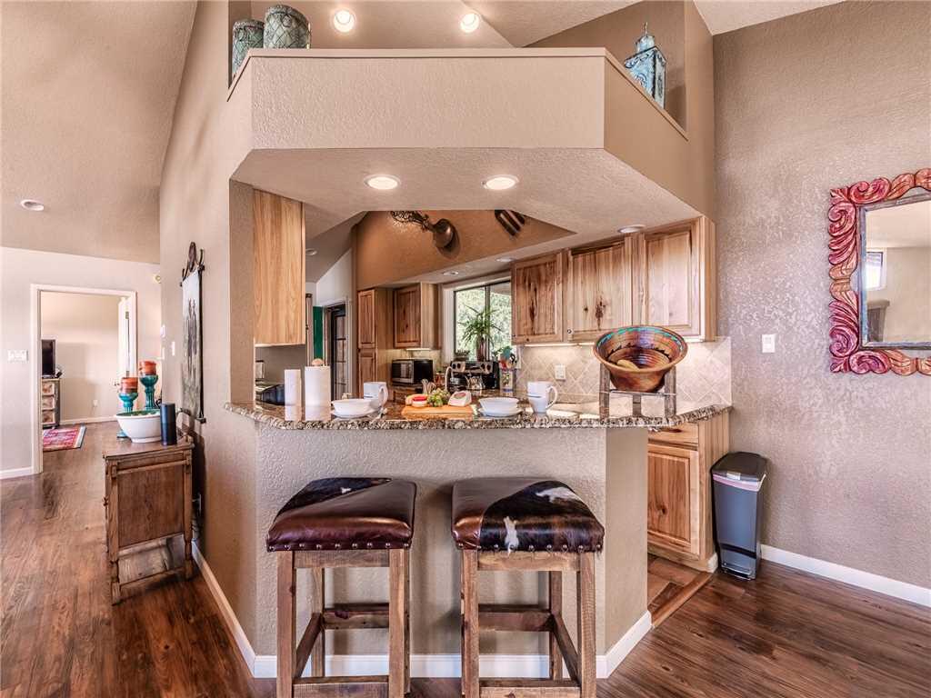 Living The Dream, 3 Bedrooms, Hot Tub, Fireplace, Sleeps 6 - thumb 3