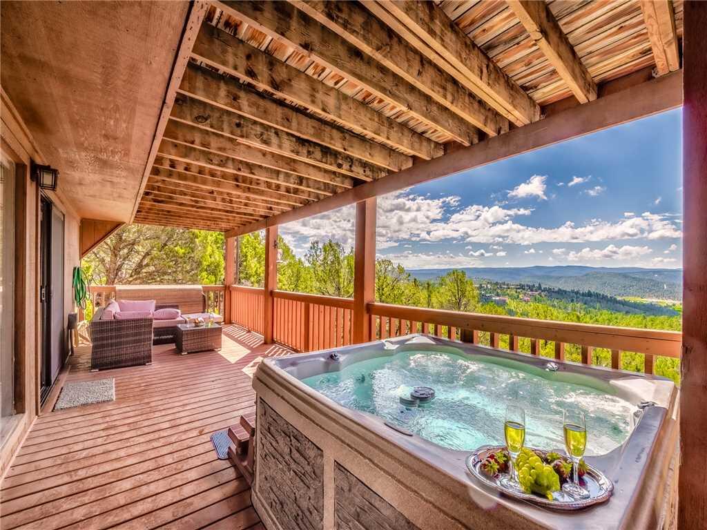 Living The Dream, 3 Bedrooms, Hot Tub, Fireplace, Sleeps 6 - thumb 1
