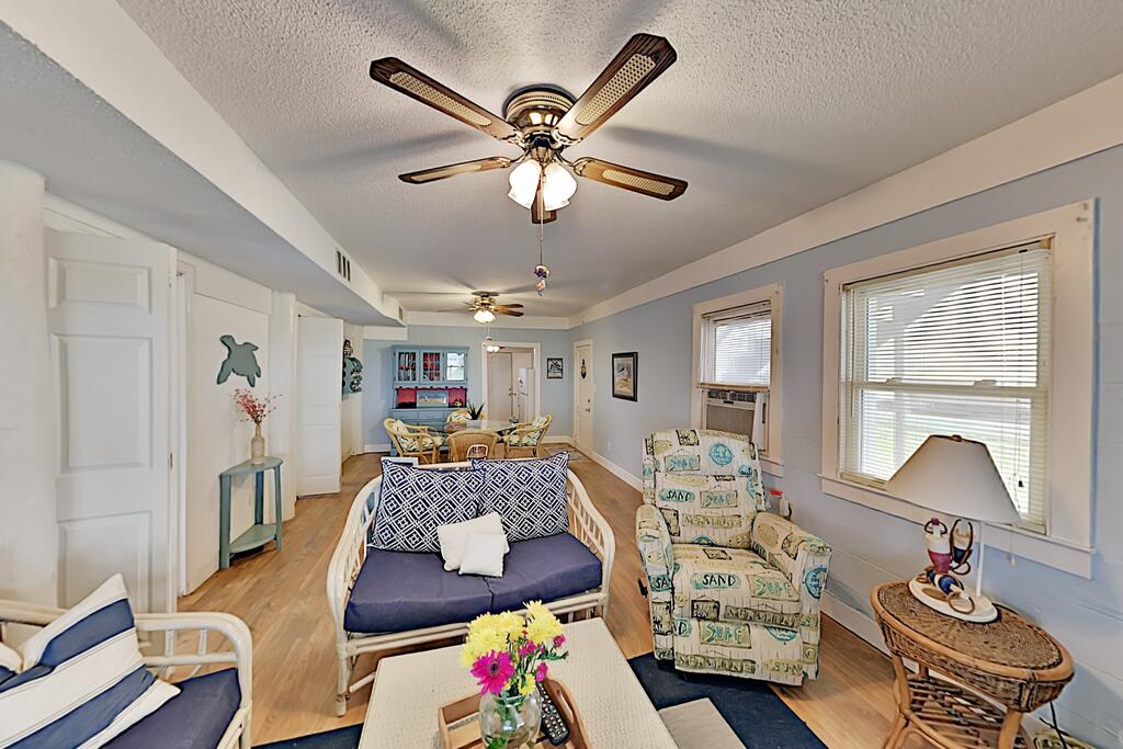 Long Beach Hideaway - Steps To The Sand! Duplex - thumb 0