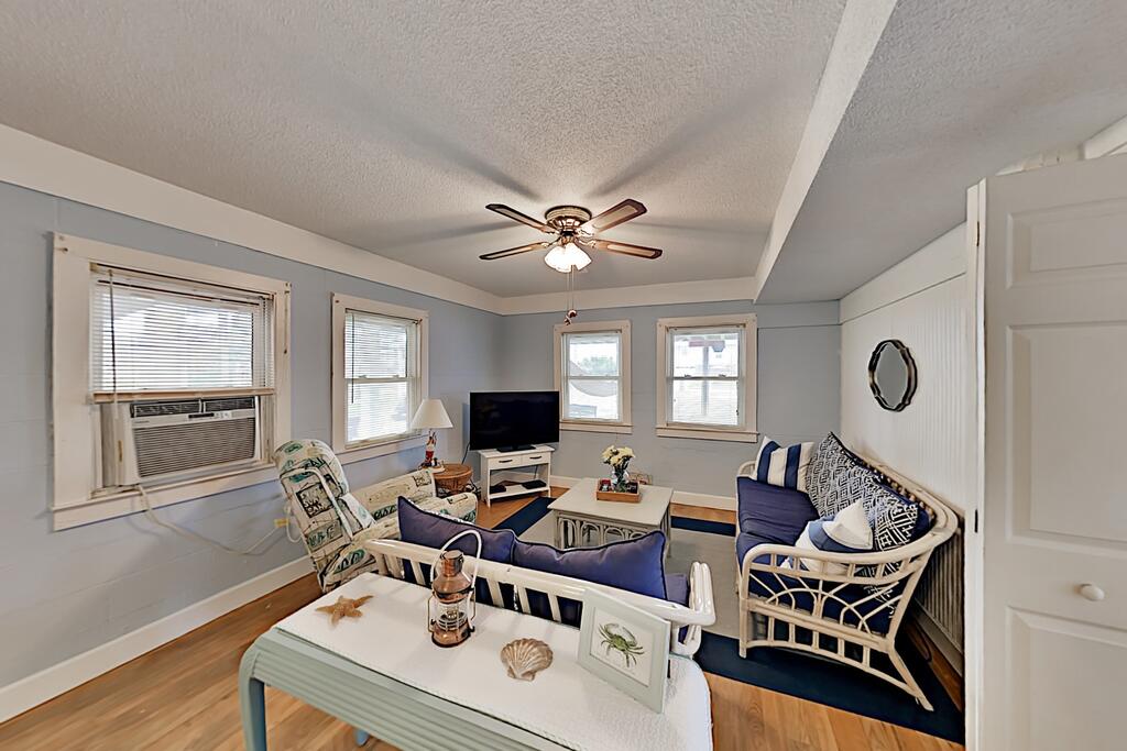 Long Beach Hideaway - Steps To The Sand! Duplex - thumb 3