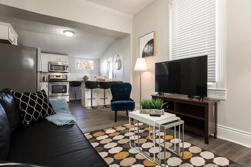 Louisville Dream House 4BR 2BA Great For Groups - thumb 1