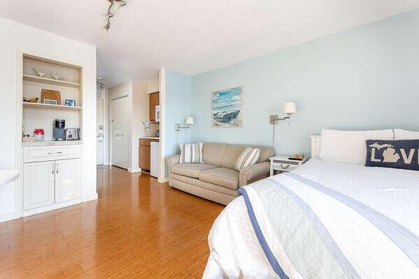 Lovely Beachside Studio @ The Shores - thumb 1