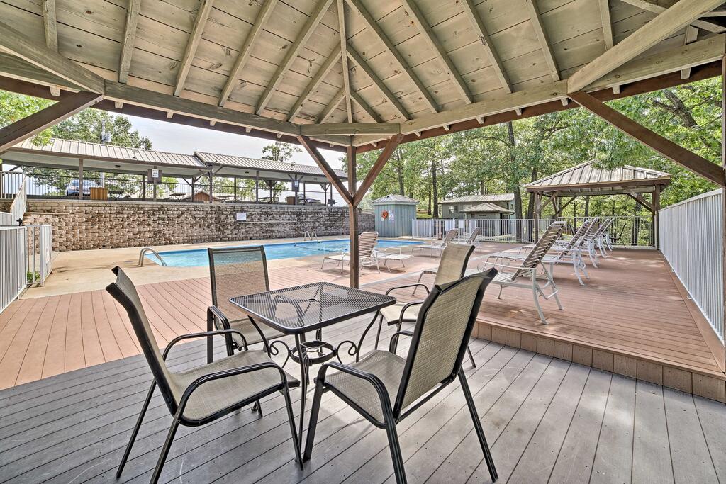 Lovely Condo Less Than 3 Miles To Silver Dollar City! - thumb 2