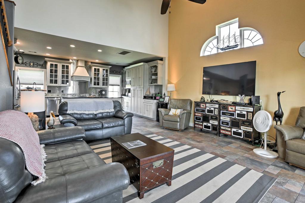 Lovely Freeport Family Home - Steps From The Shore - thumb 3