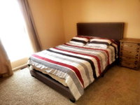 Lovely Space to Rest in a Cozy Queen Bedroom Tourism Bookings