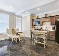 Lush Historic Getaway - Tourism Bookings