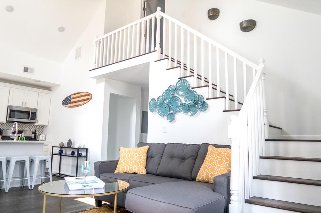 Lux 3 Bd - Perfect & Local Parking & Massive Patio - thumb 2