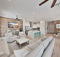 Luxe Corner-Unit Townhome with Bikes  Beach Shuttle townhouse - Students Accommodation