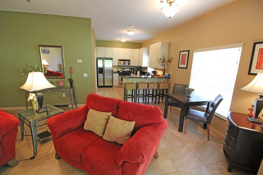 Luxurious 2 Bedroom Condo 103 - Close To Wedding Venue Apts - thumb 3