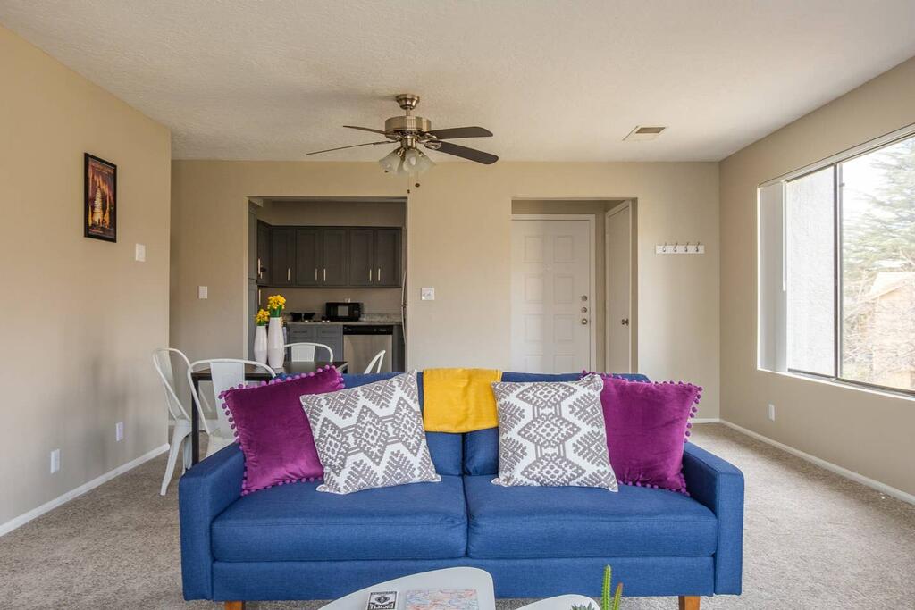 Luxurious And Spacious 2BR Apt - thumb 0