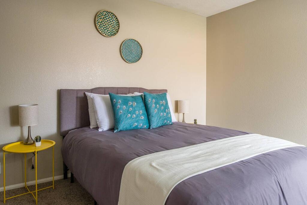 Luxurious And Spacious 2BR Apt - thumb 3
