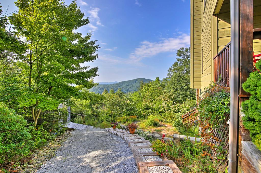 Luxurious Clayton Cabin With Decks&Stunning Mtn Views - thumb 3