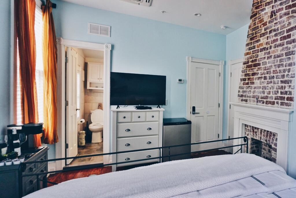 Luxurious Private Suites In Downtown Charleston - thumb 2