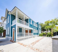 Luxuriously Renovated Home - 1 Block From King St Tourism Bookings