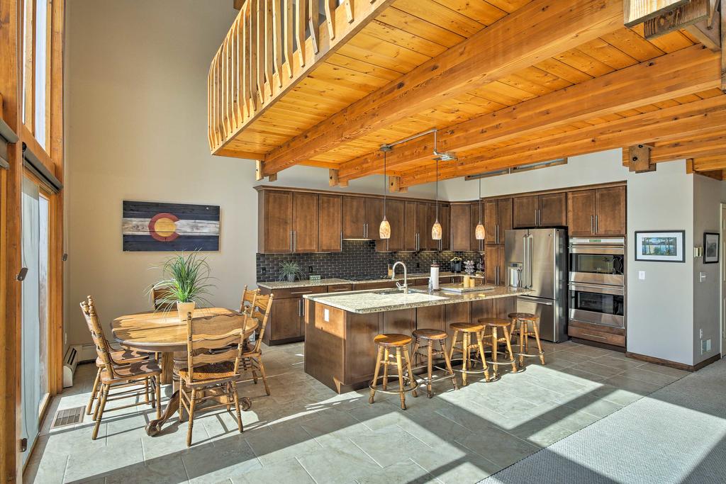 Luxury Central Grand Lake Home W/Huge Deck+Hot Tub - thumb 2