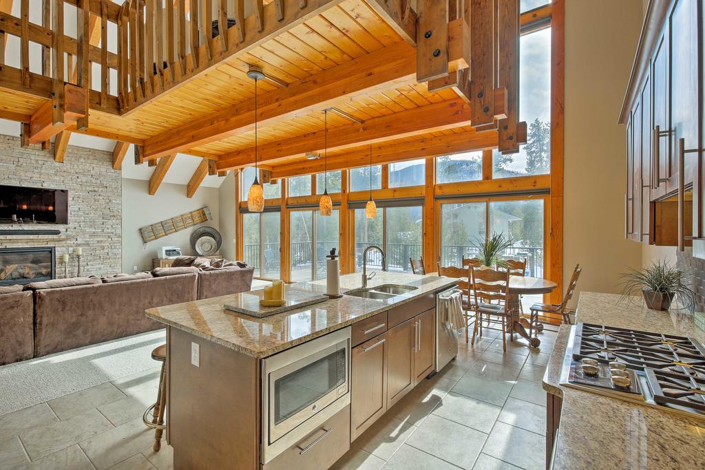 Luxury Central Grand Lake Home W/Huge Deck+Hot Tub - thumb 3