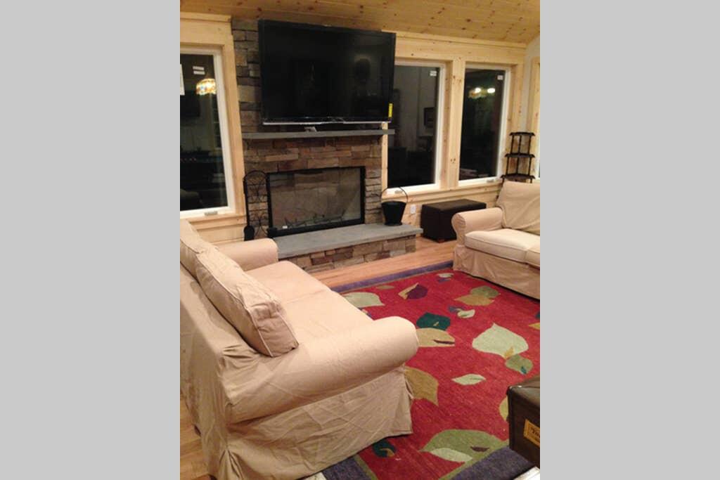 Luxury Fox Hollow Home-Laurel Lake - thumb 0
